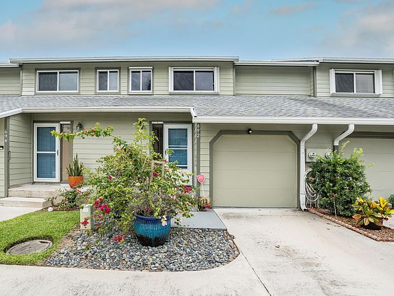 2nd image of 692 NE Wax Myrtle Way