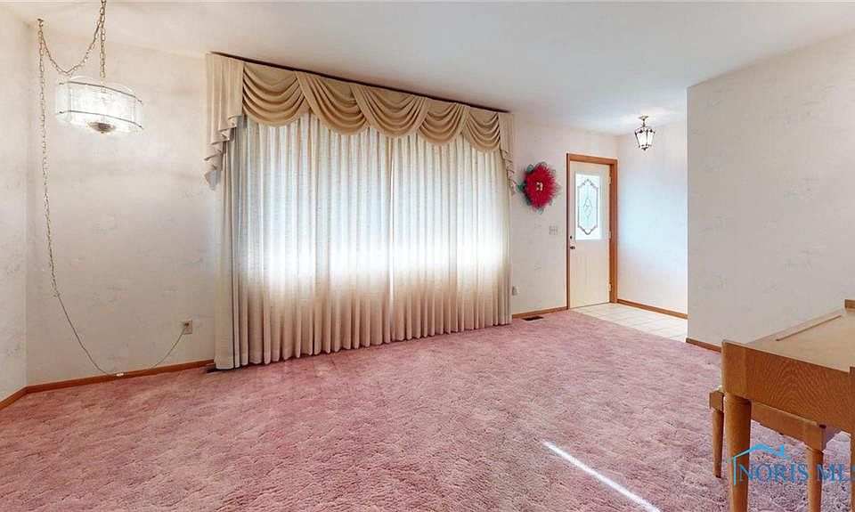 1st image of 144 Hillcrest Dr