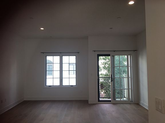 5th image of 288 S Oakland Ave Unit 212