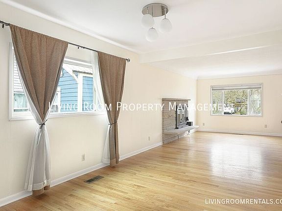 3rd image of 7034 N Wilbur Ave