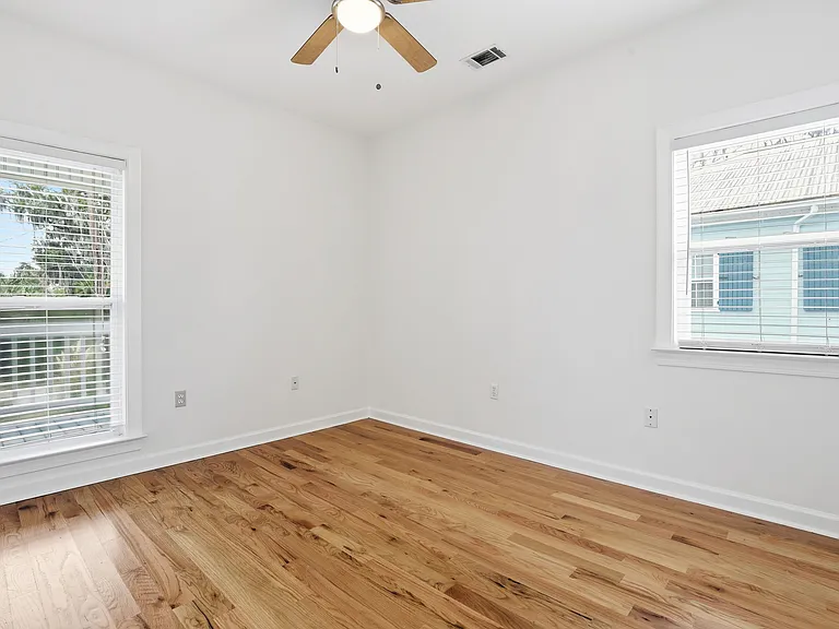 202 Penrose Dr — Photo 24