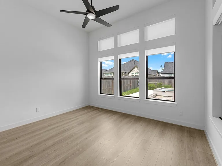 1402 Sunrise View Ln — Photo 18