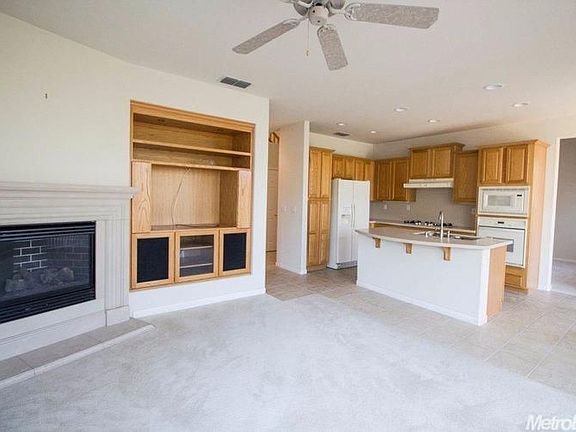 4th image of 732 Plum Creek Ct
