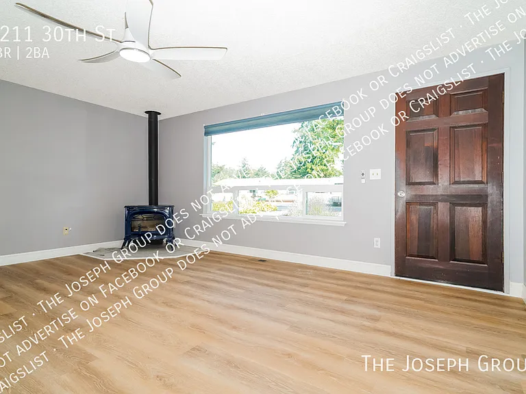 2211 30th St — Photo 2