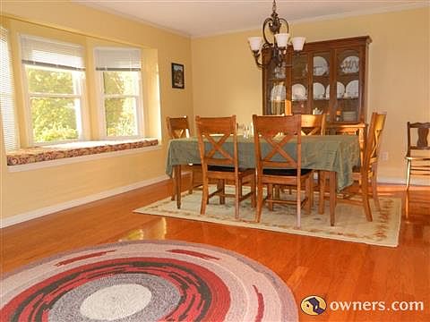 Large Great Room with Window Seat