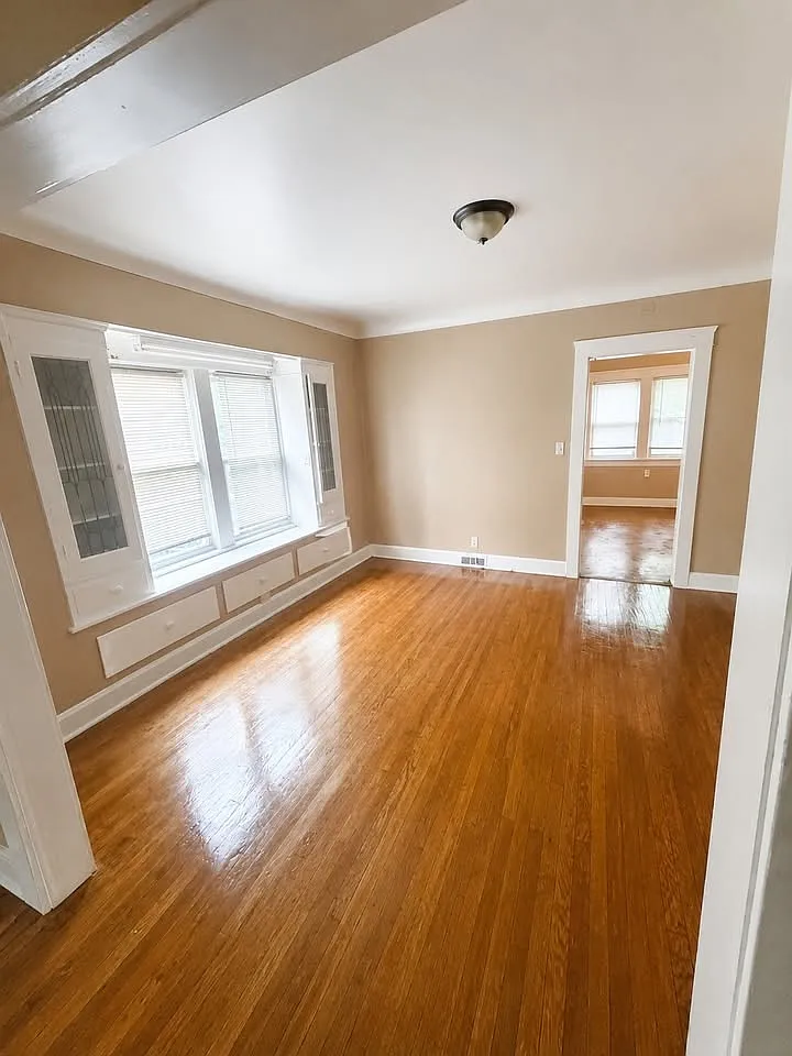 4 bed, 1940 sqft, $900 — Photo 3