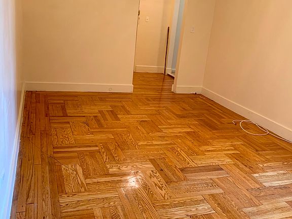 3rd image of 3940 Carpenter Ave