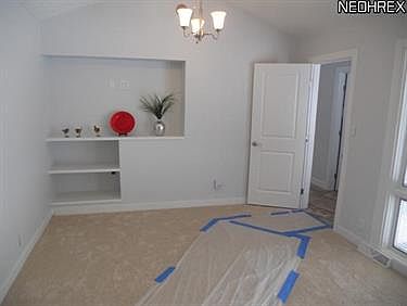 5th image of 24810 Hawthorne Dr