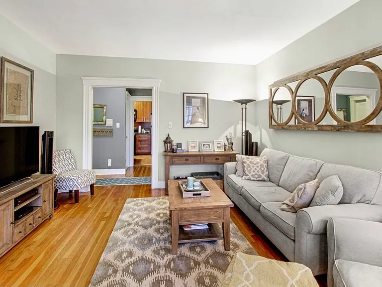 335 S Huntington Ave #9 — Photo 4