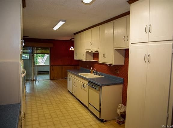 5th image of 532 Carolina Ave S #38