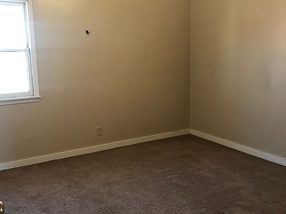 5th image of 324 E Adams St APT 3