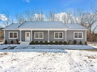 33 S Country Rd, Westhampton Beach, NY 11978