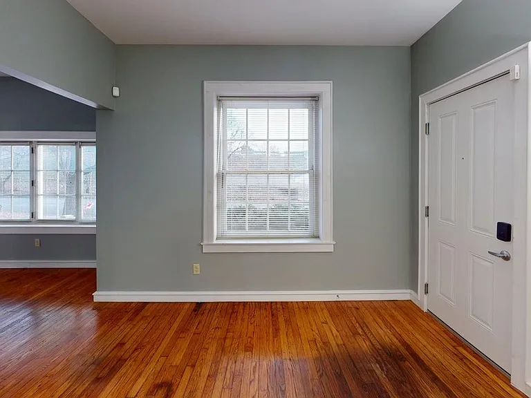 3867 Lafayette Ave — Photo 3