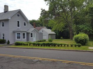 87 County Rd, Cliffwood, NJ 07721