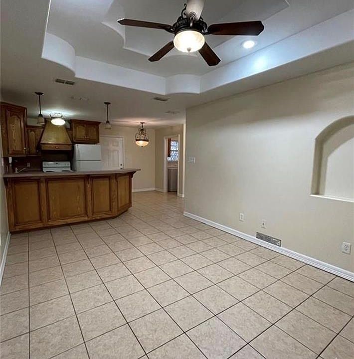 2nd image of 2321 Candlelight Ln APT 3