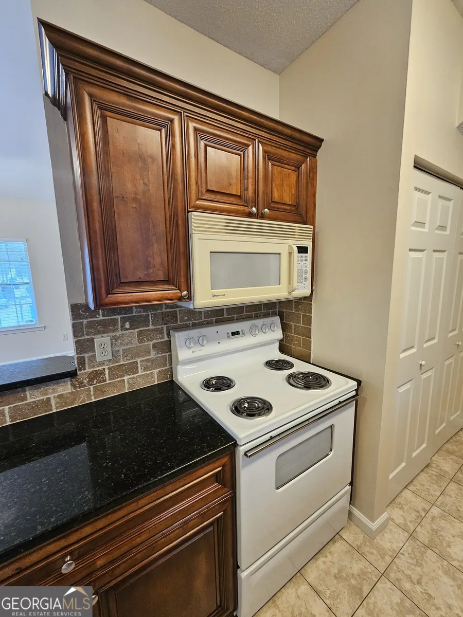 Primary Photo - 551 N Fairfield Dr