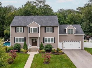 8 Winterberry Rd, Lincoln, RI 02865