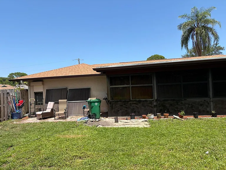 145 SE Fallon Dr — Photo 10
