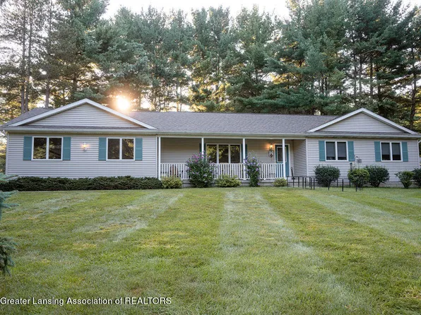 7067 Scotch Pine Ln, Perry, MI 48872