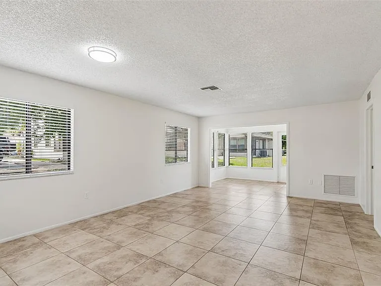 2945 Grovewood Blvd #A — Photo 17