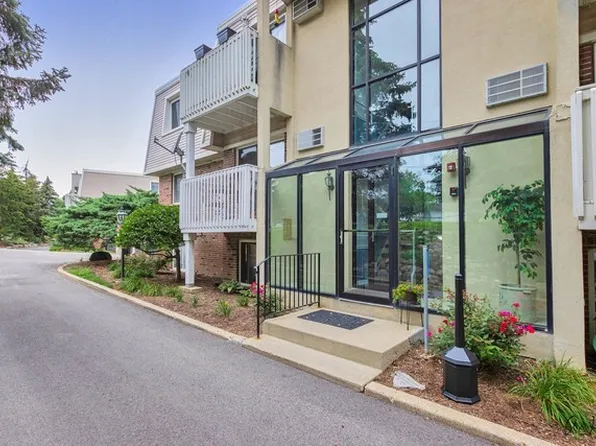 211 E Liberty St APT 4, Wauconda, IL 60084