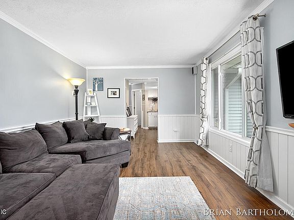 5th image of 5830 Verta Dr NE