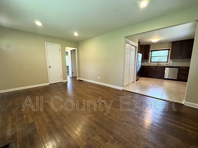 916 Zion Cir — Photo 7