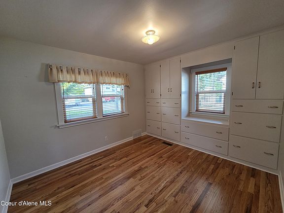 5th image of 213 S 5th St