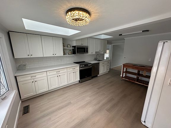 4th image of 68 Benson Pl