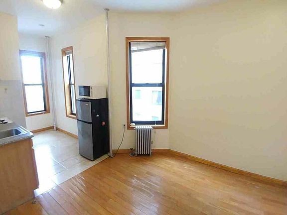2nd image of 44 Henry St APT 11