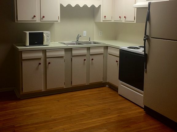 2nd image of 125 School Ave APT 1