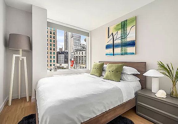 4th image of 165 E 65th St #5A