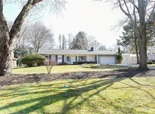 19 Larchwood Dr, Pittsford, NY 14534