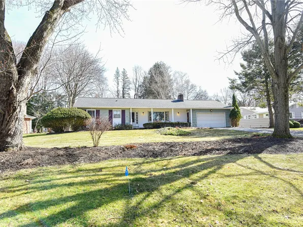 19 Larchwood Dr, Pittsford, NY 14534