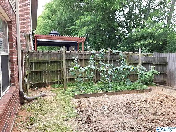 5th image of 2527 Oak Place Dr SE