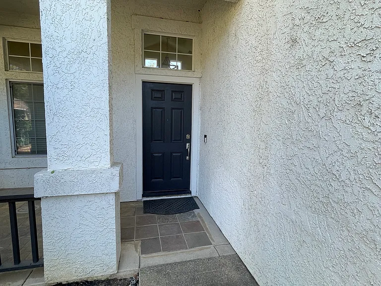 9425 Village Tree Dr — Photo 6