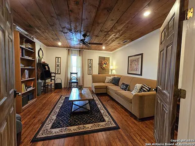 1020 Mission Rd — Photo 20