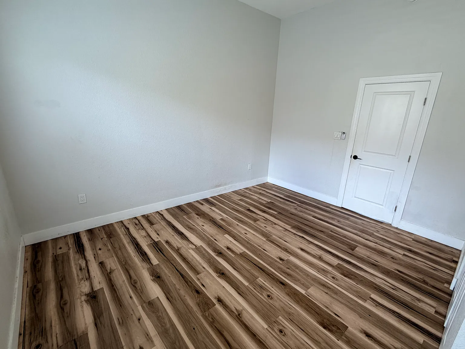 3 bed, 2.0 bath, 1600 sqft, $1,375 — Photo 4