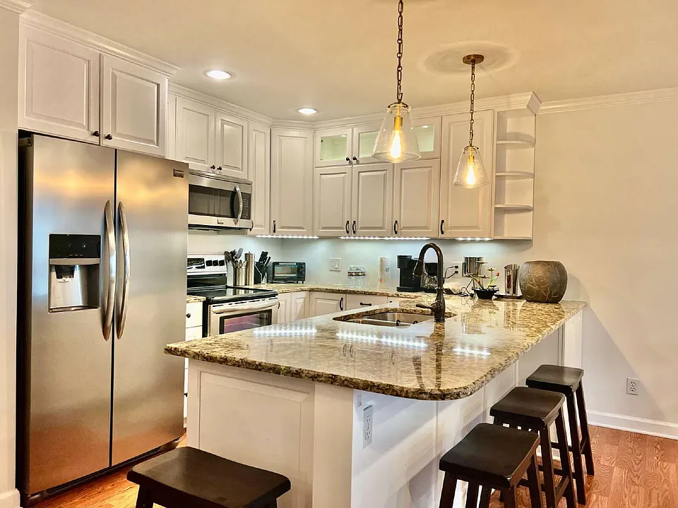 1323 Queens Rd #417