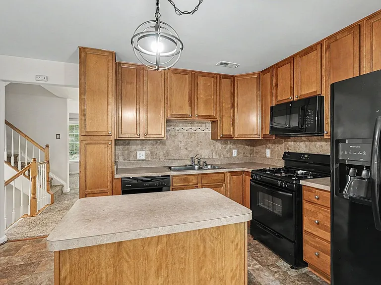 23043 Triple Crown Dr — Photo 17