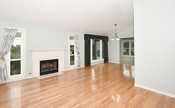 5th image of 549 Lakeview Dr