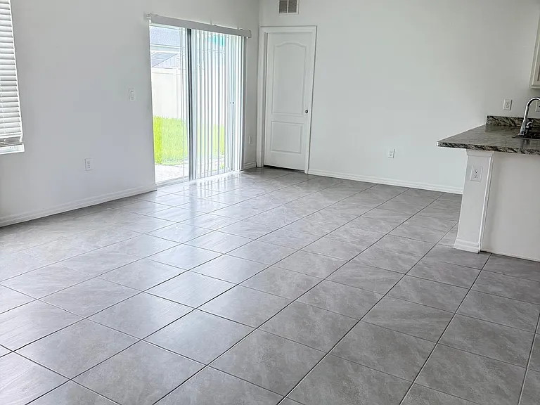 187 Emanuelle Dr — Photo 39