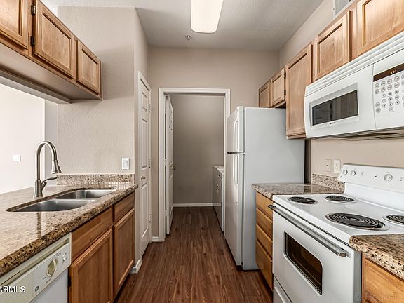 3rd image of 5401 E VAN BUREN Street #2032