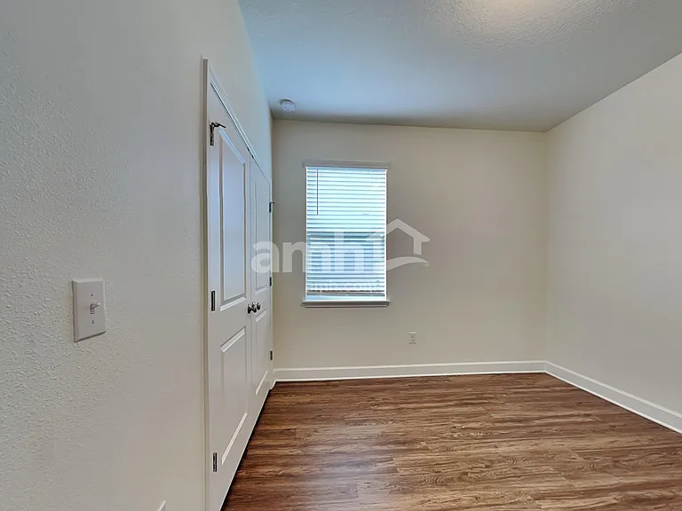 1028 Walden Pond Dr — Photo 16