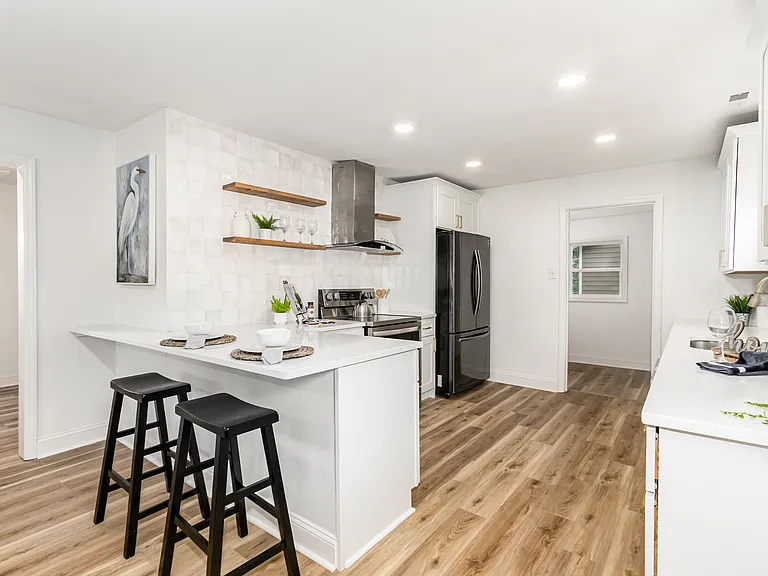 209 E Lavender Ave — Photo 7