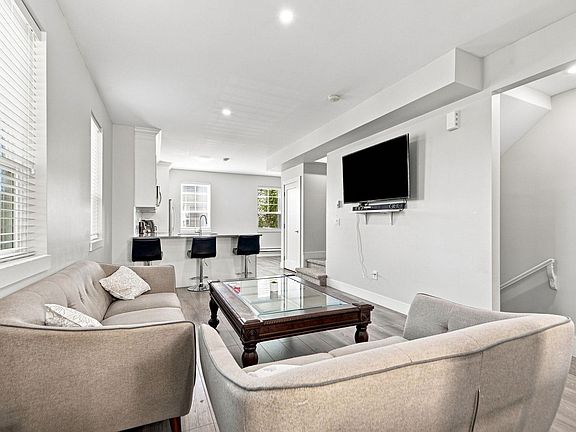 5th image of 2530 Janzen St #19