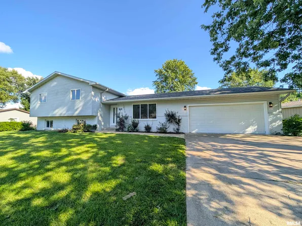 818 Grandview Way, Metamora, IL 61548
