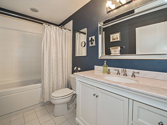 5th image of 1546 N Orleans St APT 806