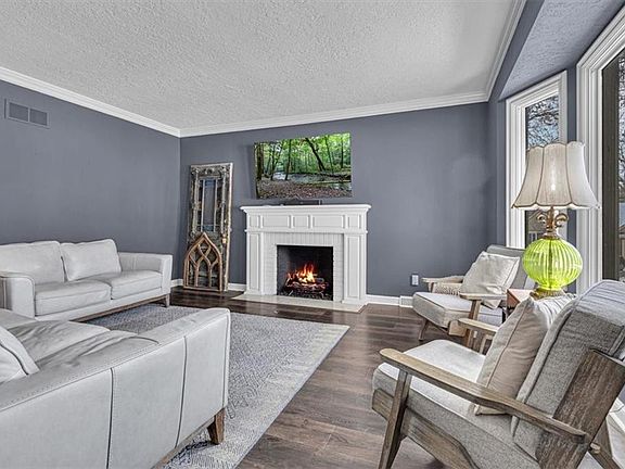4th image of 1308 NE Sunny Creek Ln