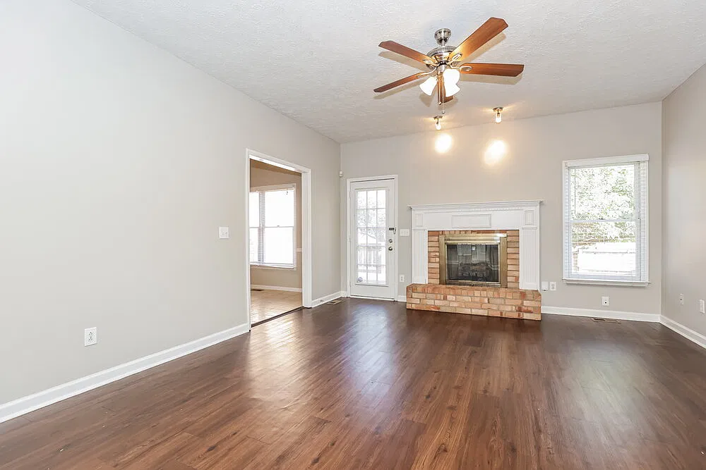 3 bed, 2.5 bath, 2431 sqft, $2,490 — Photo 4